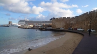 Rhodos, Altstadt, Blick auf die MSC Opera im Hafen