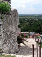 Blick von einem alten Signalturm aus über Jiguani