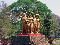Yangon, Statue am Kandawgyi See