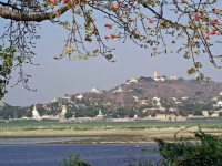 Amarapura, Blick über den Ayeyarwady Fluss in Richtung Sagaing