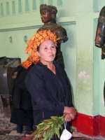 Mandalay, Pa-O Frau in der Mahamuni Pagode