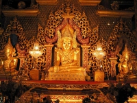Kyauktaw, Buddhastatue in der Mahamuni-Pagode