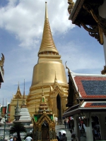 Chedi innerhalb des Wat Phra Kaeo