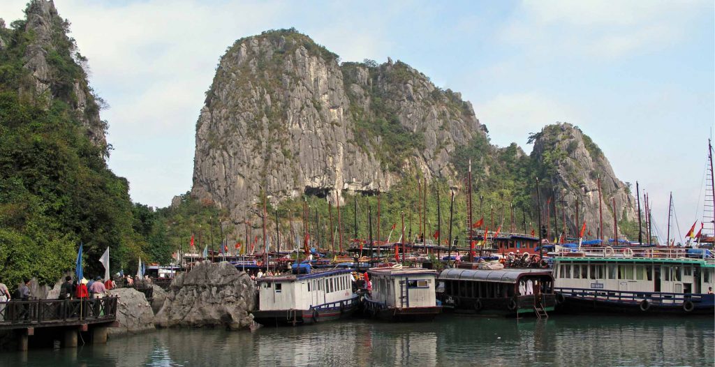 Halong Bucht, Panoramabild vor der Grotte der Wunder, der Hang Dau Go