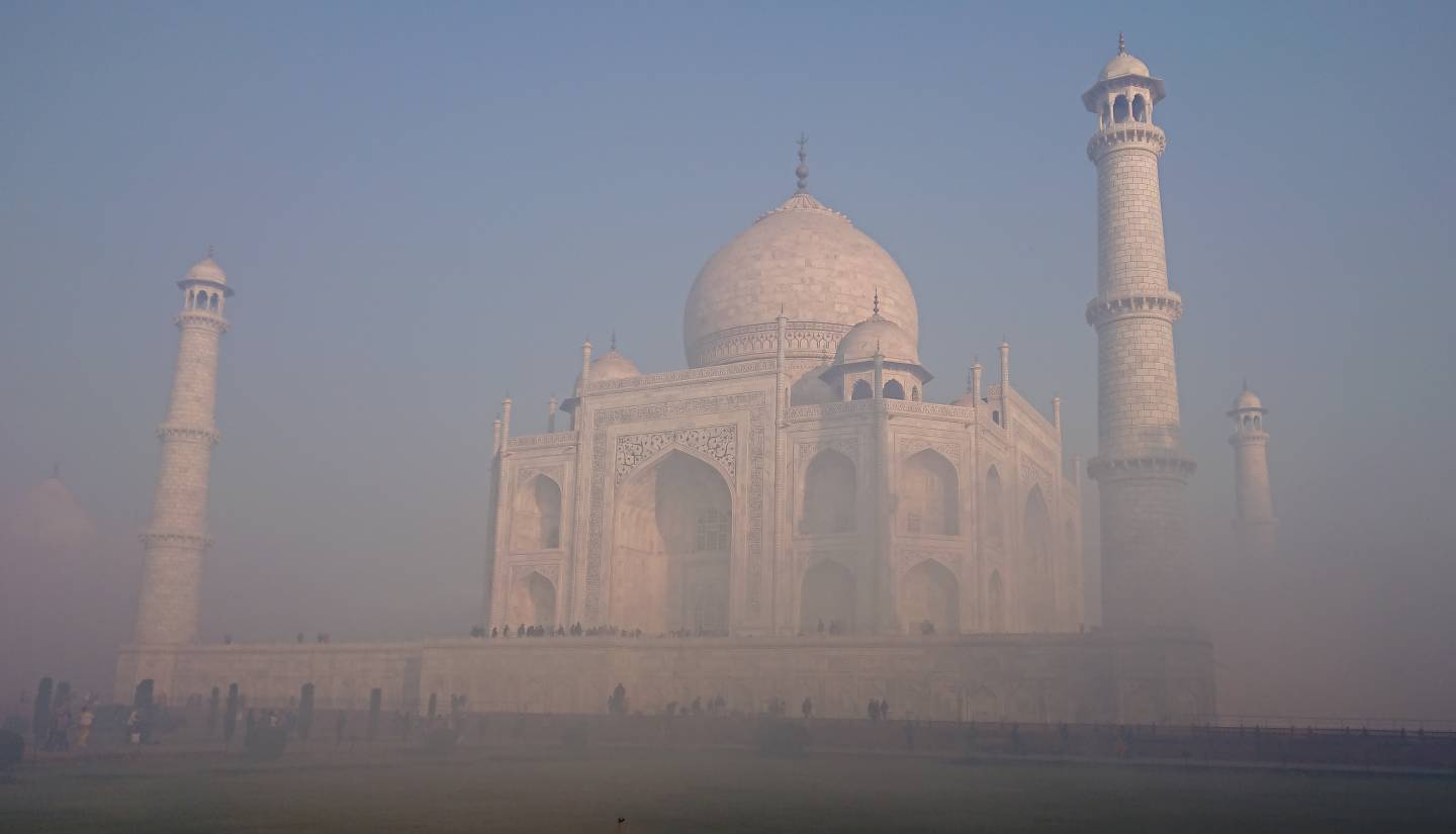 Agra, Taj Mahal im Nebel